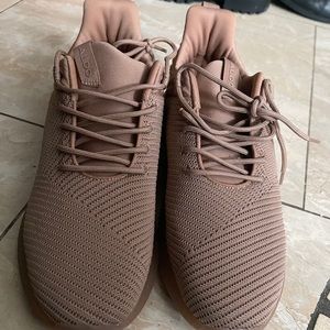 ALDO sneakers - Brand New SIZE 9